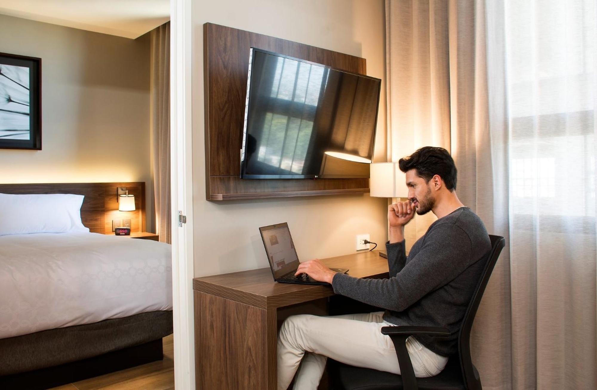 Staybridge Suites - Guadalajara Novena By Ihg Eksteriør bilde
